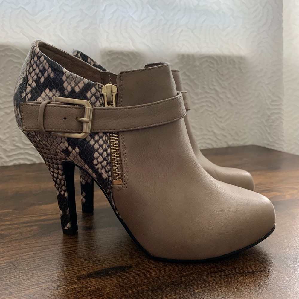 Fergalious by Fergie - Taupe Brianne - Leopard Heels. Never Worn. 6.5